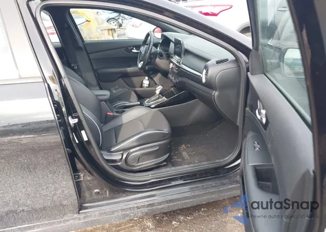 2021 Kia Forte Gt-Line z USA, uszkodzony, nr VIN 3KPF34AD4ME315116